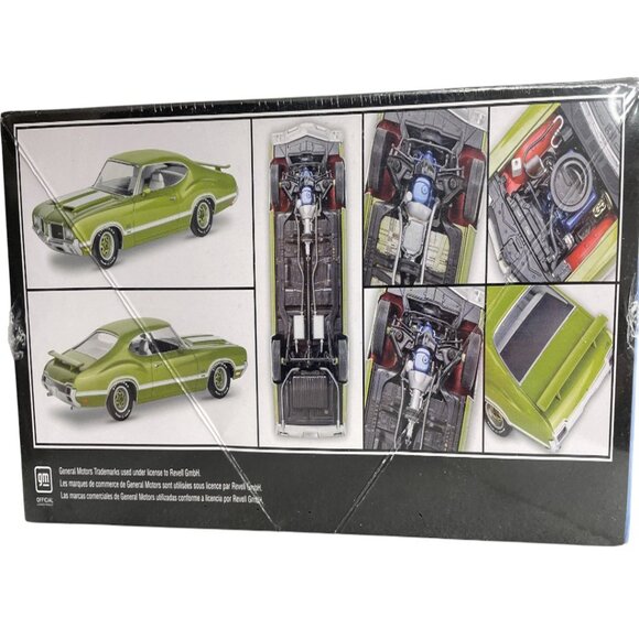 Oldsmobile 1971 Olds Cutlass 442 W-30 Revell Car Model Kit NEW - Picture 2 of 3